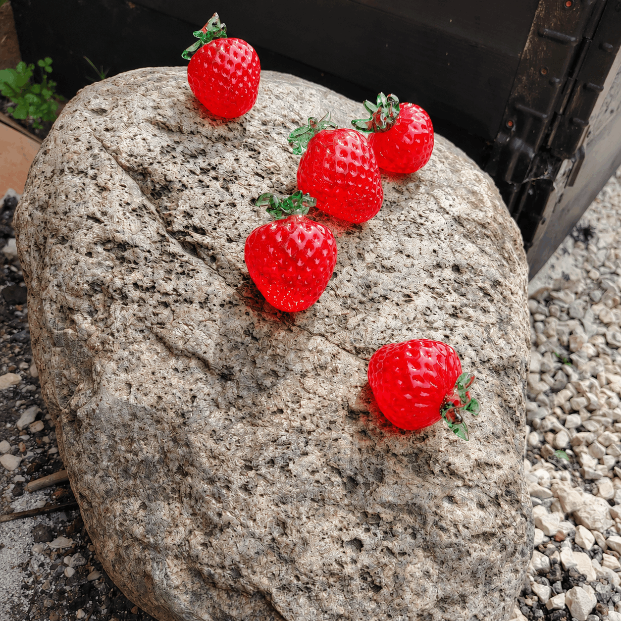 Glass strawberry - Image 3